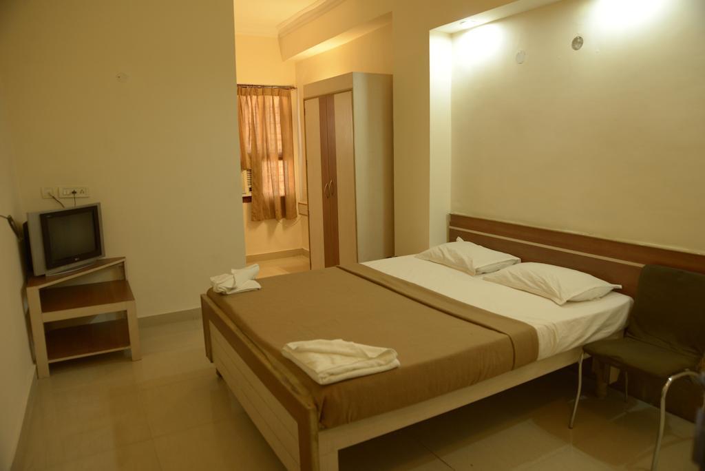 Hotel Sri Sai Krupa Гайдарабад Номер фото